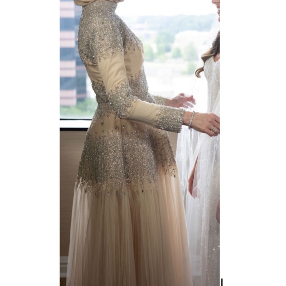 Gown - Picture 3 of 5